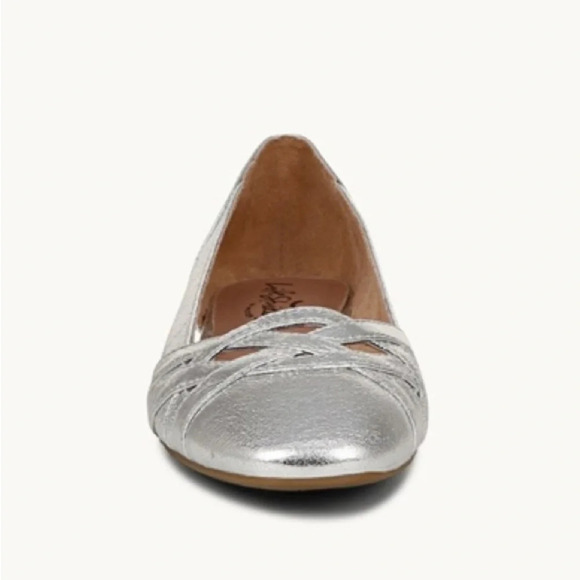 NWOB Lifestride Carmen Metallic Silver Faux Leather Slip-on Shoes 8 - Picture 5 of 14